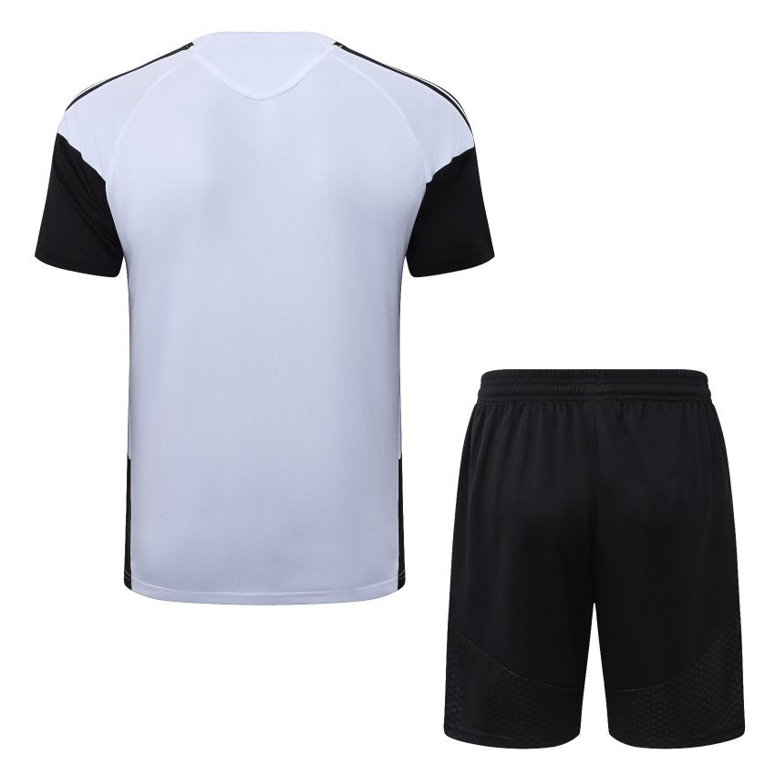 Liverpool Training Kit White/Black 26/27
