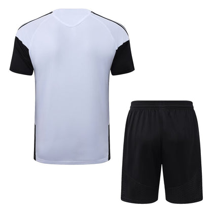 Liverpool Training Kit White/Black 26/27